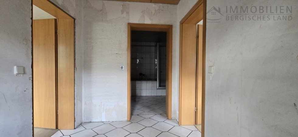 Diele UG Einfamilienhaus H�ckeswagen