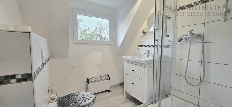 Badezimmer H�ckeswagen Dachgeschosswohnung GEM�TLICHE DACHGESCHOSSWOHNUNG MIT GARTENNUTZUNG