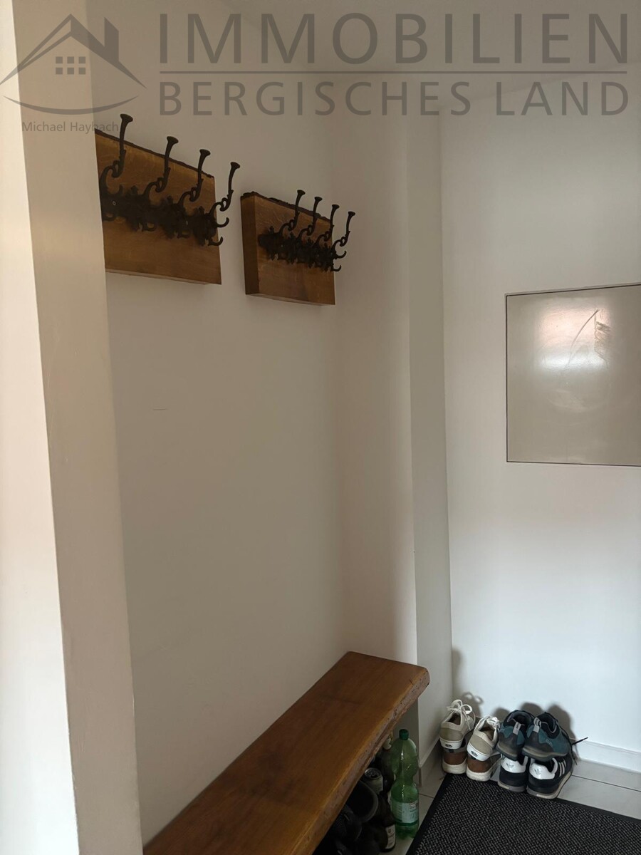 Garderobe Souterrainwohnung H�ckeswagen