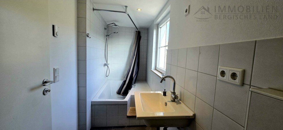 Badezimmer Erdgeschosswohnung H�ckeswagen