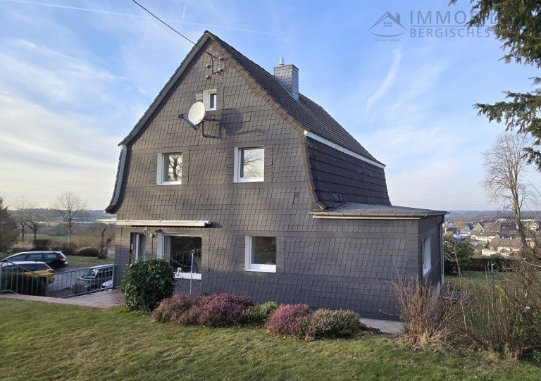 Gartenansicht H�ckeswagen Einfamilienhaus +EINFAMILIENHAUS MIT FREIRAUM F�R GESTALTUNG+ +GROSSER GARTEN MIT AUSBLICK+