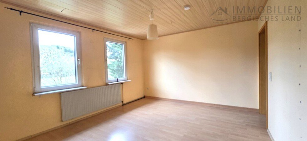Zimmer 1 OG Mehrfamilienhaus H�ckeswagen