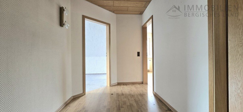 Flur DG Einfamilienhaus H�ckeswagen