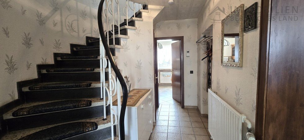 Diele-Treppenhaus Reihenendhaus H�ckeswagen