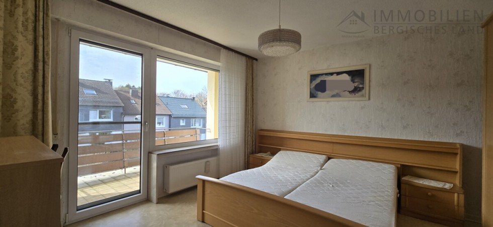 Schlafzimmer mit Balkon Reihenendhaus H�ckeswagen
