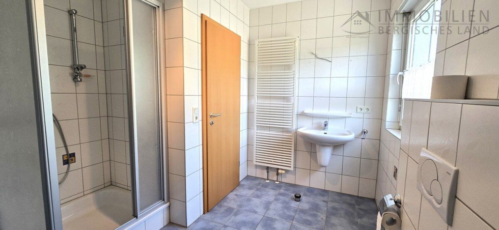 Badezimmer DG (Bestand) Einfamilienhaus H�ckeswagen
