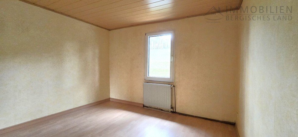 Zimmer 2 OG Mehrfamilienhaus H�ckeswagen