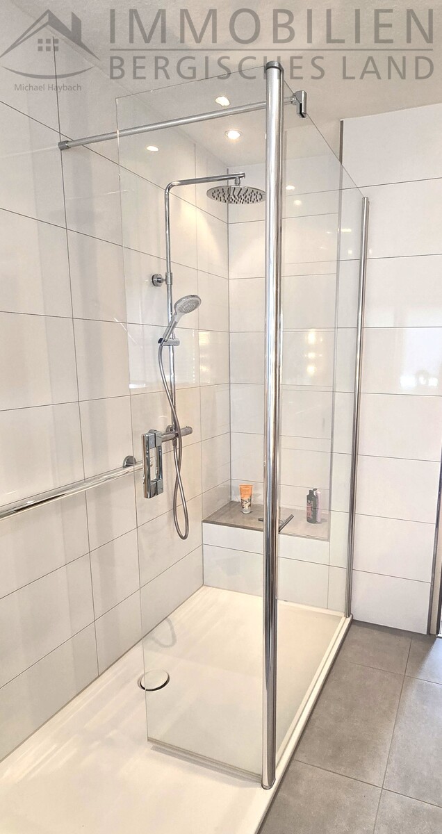 Grosse Dusche Reihenendhaus H�ckeswagen