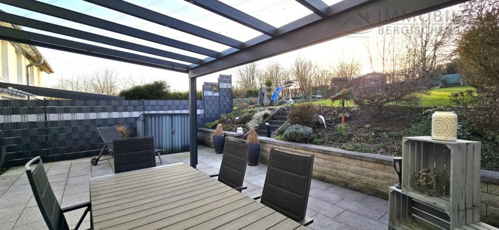 �berdachte Terrasse. Doppelhaush�lfte H�ckeswagen