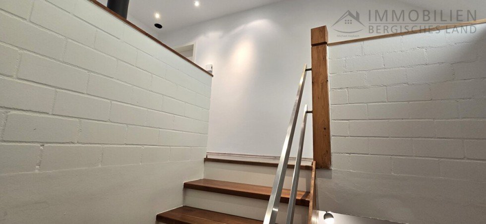 Aufgang zum Dachgeschoss Einfamilienhaus H�ckeswagen