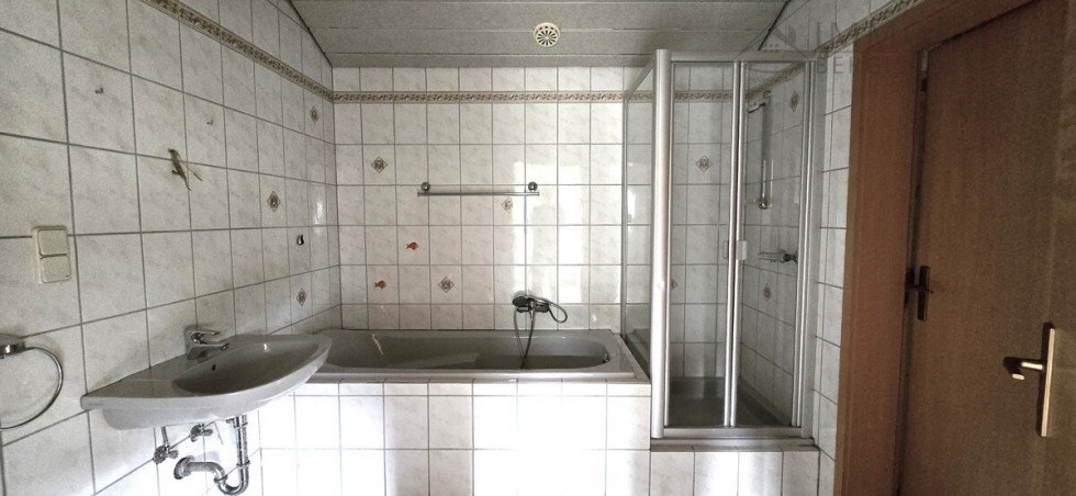 Badezimmer UG Einfamilienhaus H�ckeswagen