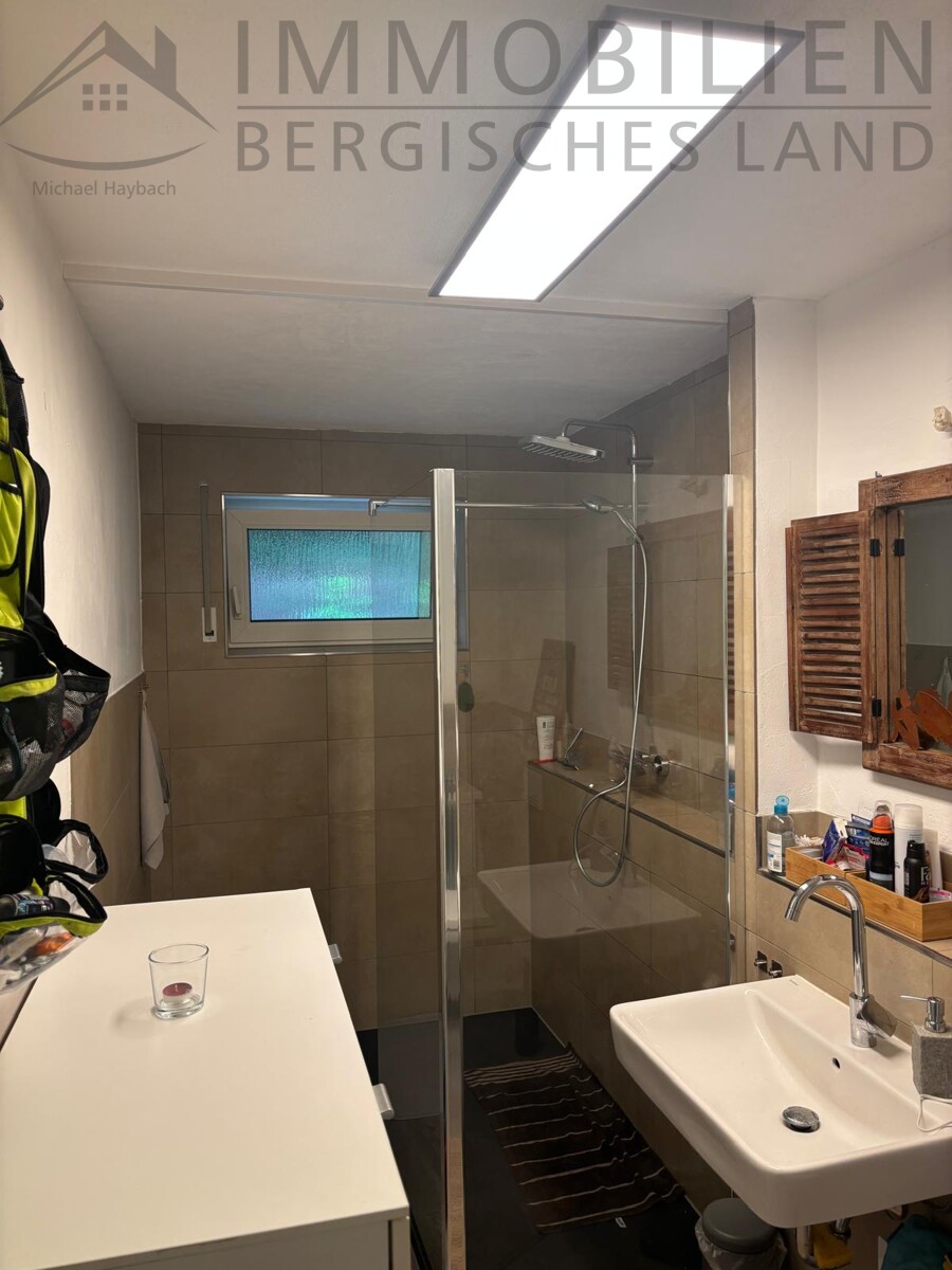 Badezimmer Souterrainwohnung H�ckeswagen