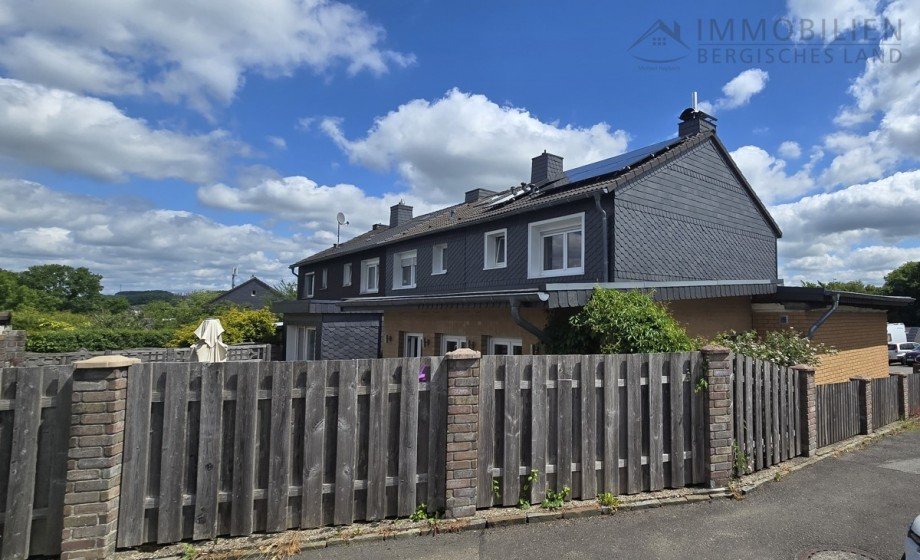 Seitenansicht Reiheneckhaus H�ckeswagen