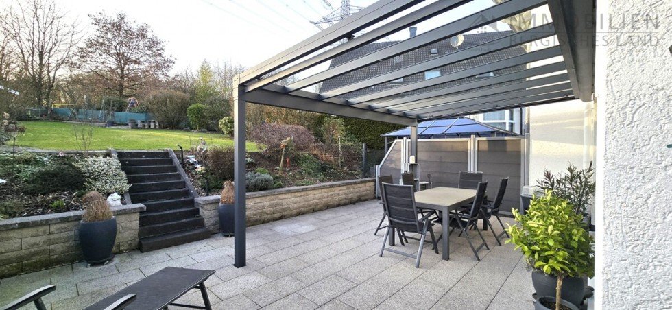 �berdachte Terrasse Doppelhaush�lfte H�ckeswagen