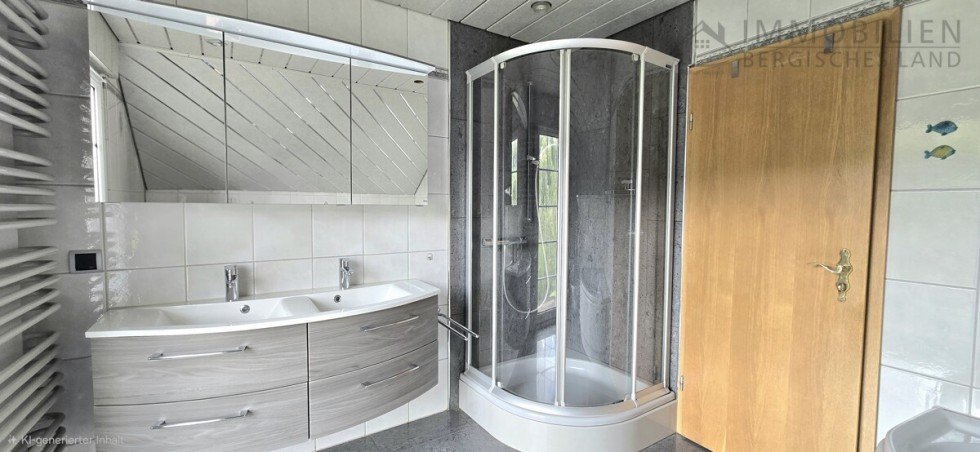 Badezimmer DG. Einfamilienhaus H�ckeswagen