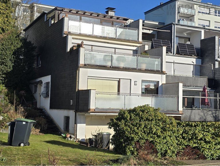 Stra�enansicht H�ckeswagen Reihenendhaus EINFAMILIENHAUS MIT EINLIEGERWOHNUNG INFAMILIENFREUNDLICHER LAGE