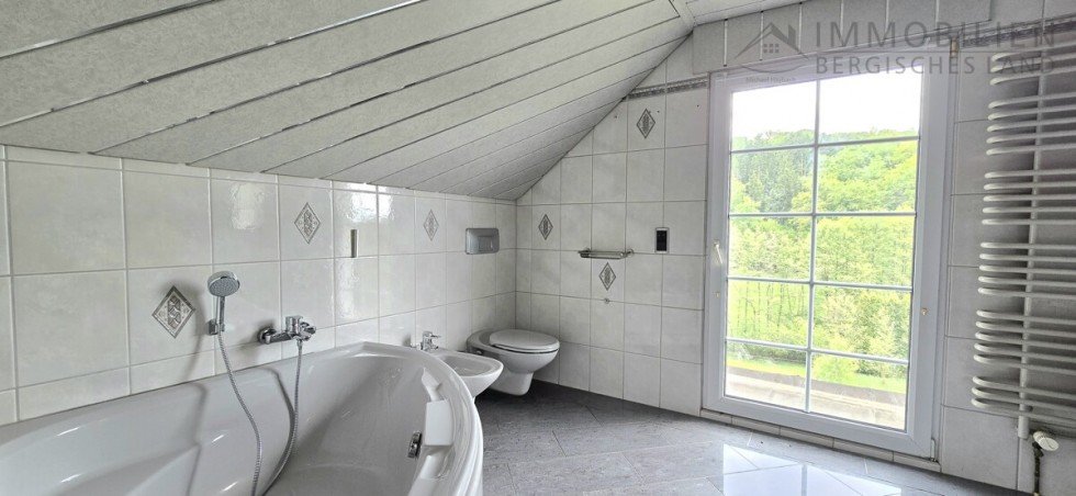 Badezimmer DG Einfamilienhaus H�ckeswagen