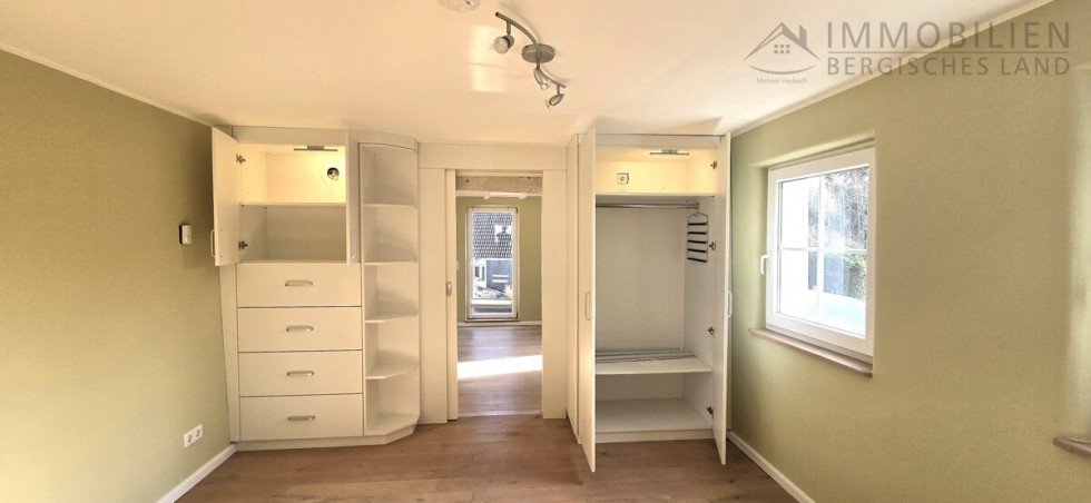 ...mit Einbauschr�nken Erdgeschosswohnung H�ckeswagen