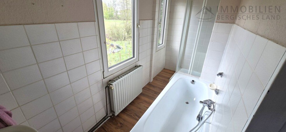 Bad OG Mehrfamilienhaus H�ckeswagen