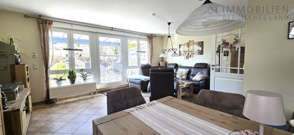 Wohn- und Esszimmer Doppelhaush�lfte H�ckeswagen