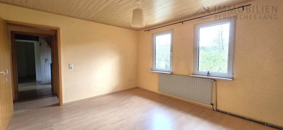 Zimmer 1 OG Mehrfamilienhaus H�ckeswagen