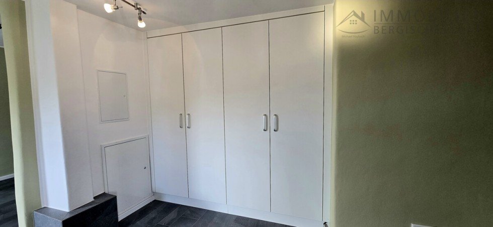 Diele mit Einbauschrank Erdgeschosswohnung H�ckeswagen