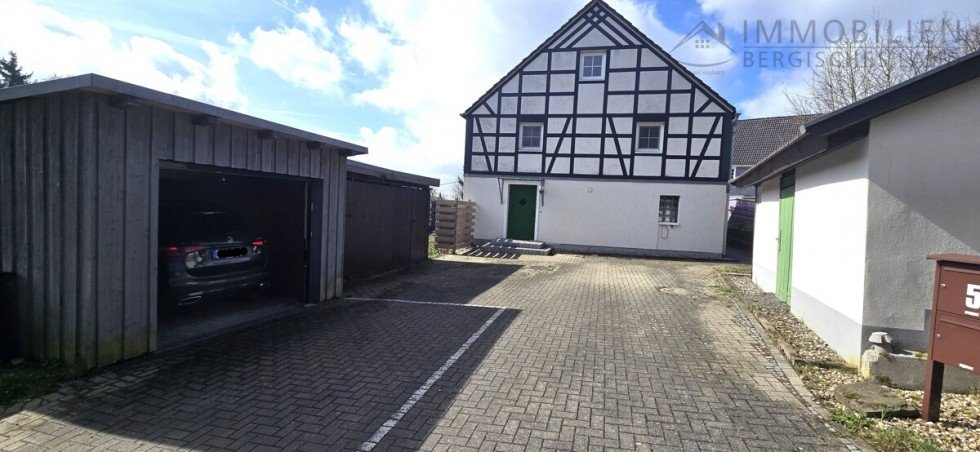 Stra�enansicht Erdgeschosswohnung H�ckeswagen