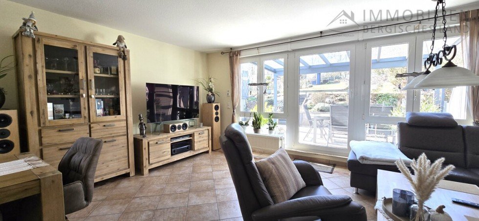 Wohn- und Esszimmer Doppelhaush�lfte H�ckeswagen