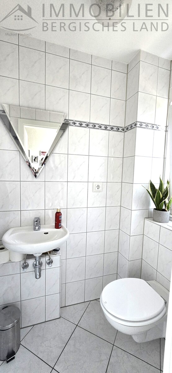 G�ste-WC... Doppelhaush�lfte H�ckeswagen