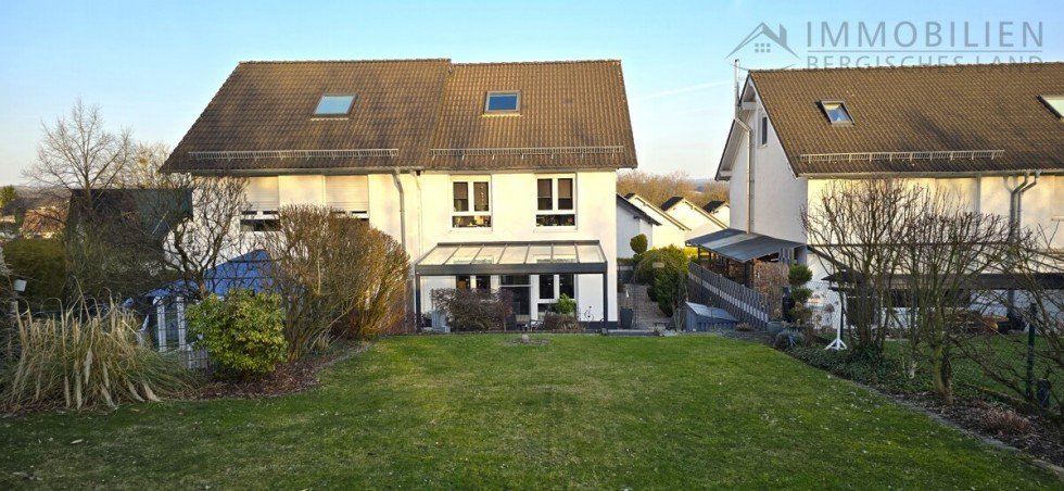 Gartenansicht Doppelhaush�lfte H�ckeswagen