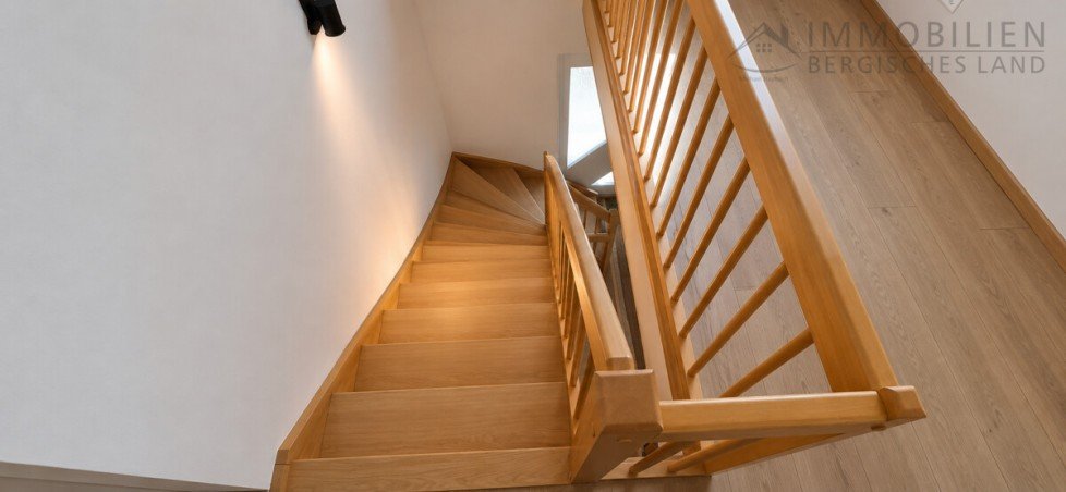Einrichtungsbeispiel Treppe Sicht DG (Bestand) Einfamilienhaus H�ckeswagen
