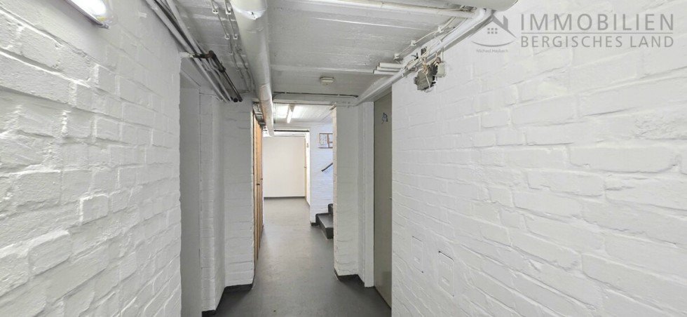 Kellerflur Dachgeschosswohnung H�ckeswagen