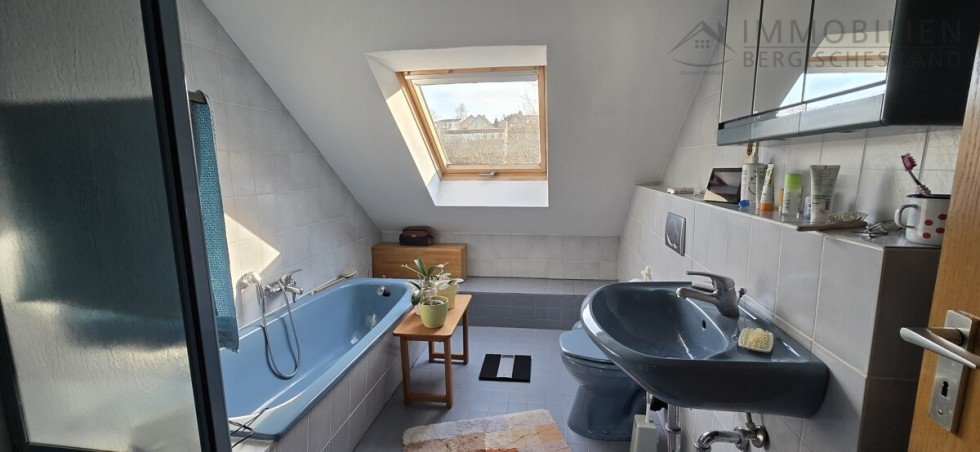 Bad DG Einfamilienhaus H�ckeswagen