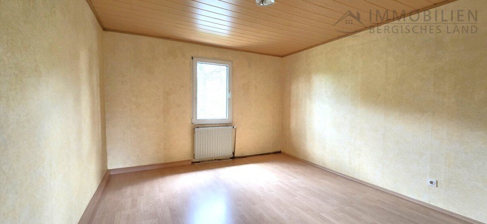 Zimmer 2 OG Mehrfamilienhaus H�ckeswagen